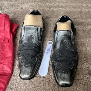 Trevi men’s shoe color black. Made to look worn.  Size 8 1/2